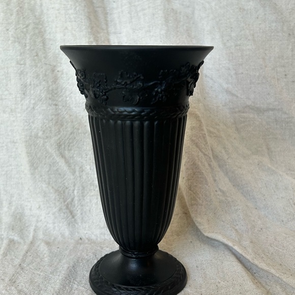 Antique Wedgwood Basalt Vase - Picture 1 of 5